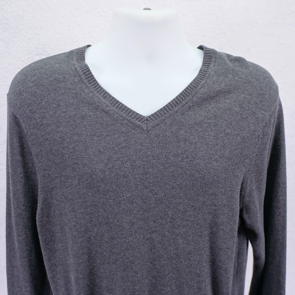 Jos A Bank Traveler -Medium- Gray Pima Cotton Knit V-Neck‎ Sweater Pullover